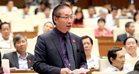 Buôn lậu: Ngân sách phần đội nón ra đi, phần chảy vào túi cán bộ