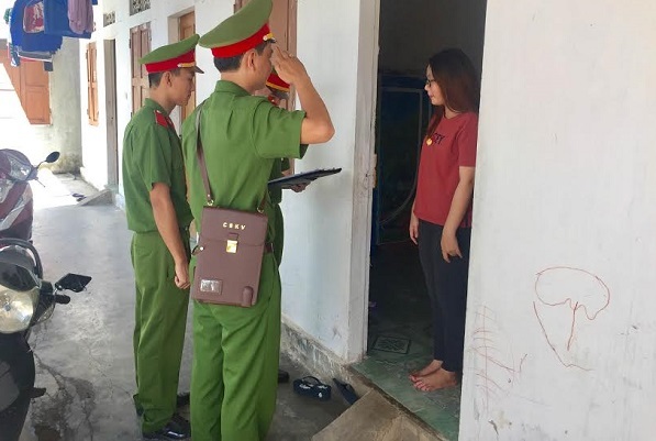 Đi chơi qua đêm nhà bạn cũng phải đăng ký tạm trú?