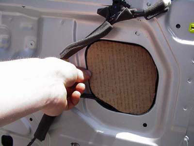 Có nên dán tấm chống ồn cho ô tô?