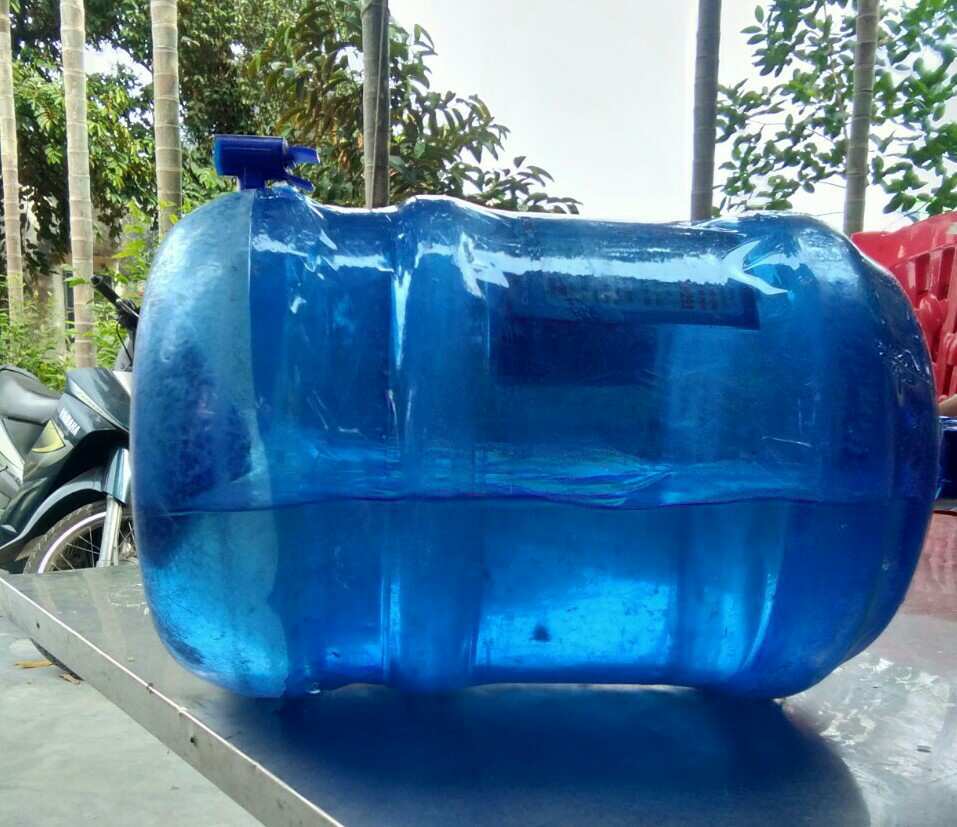 video bình nước bẩn