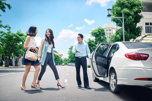 Trào lưu tận hưởng ‘bốn bánh’ của dân công sở