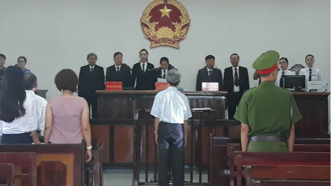 Bị tuyên 3 năm tù tội dâm ô trẻ em, cụ ông 77 tuổi dọa tự thiêu