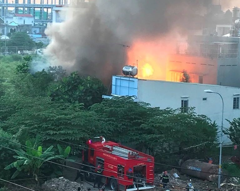 Nổ lớn ở cơ sở sang chiết gas, hàng chục người tháo chạy