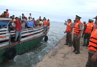 Bão số 14: TP.HCM cấm tàu ra khơi, sẵn sàng di dời dân