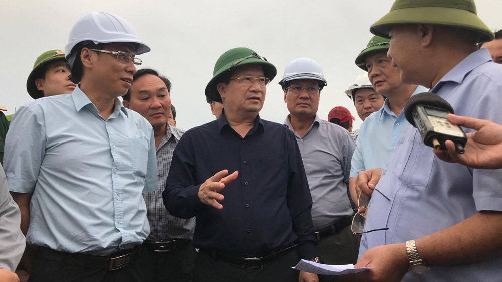 Phó Thủ tướng đôn đốc công tác chuẩn bị ứng phó bão số 14