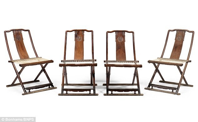 Bộ ghế gỗ sưa 300 năm tuổi giá 160 tỷ đồng