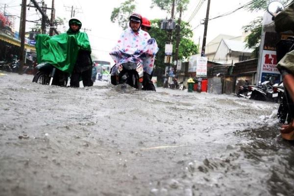 Chiều nay, Sài Gòn có thể ngập nặng vì mưa và triều cường