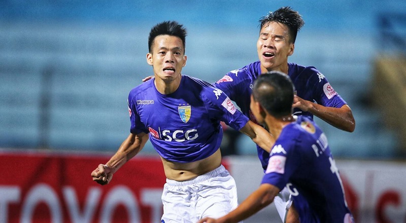 CLB Hà Nội hạ Quảng Nam, V-League 2017 quyết định ở vòng cuối
