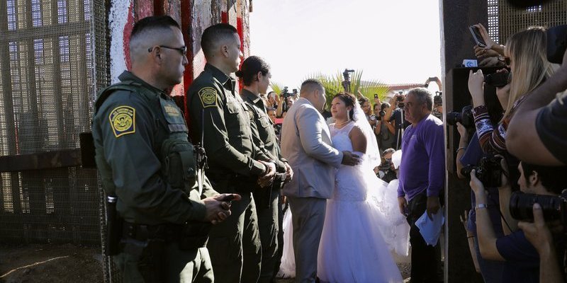 hàng rào biên giới Mỹ Mexico