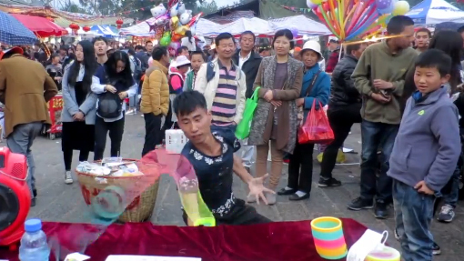 Màn trình diễn tuyệt đỉnh của người bán 