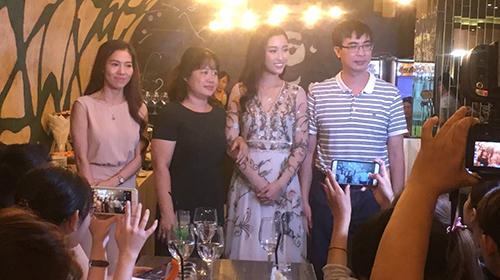 HH Mỹ Linh trong buổi tiệc giao lưu cùng giới truyền thông vào trưa ngày 20/11