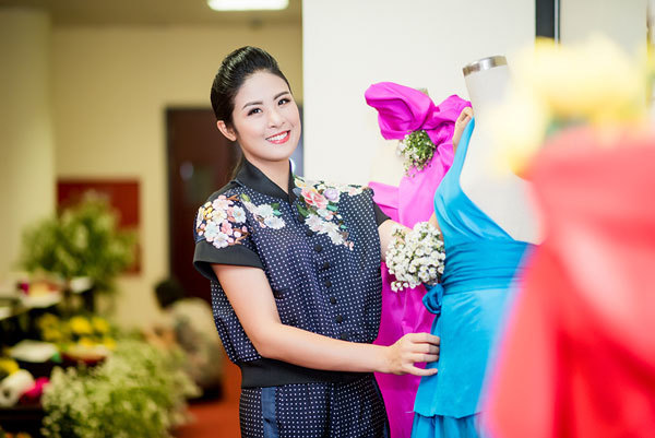 Hoa hậu Ngọc Hân tôn vinh lụa Việt tại Đà Lạt
