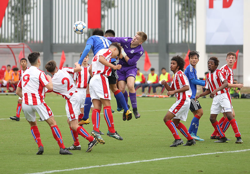 U15 PVF hạ Stoke City trong ngày ra mắt Ryan Giggs