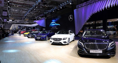 Lô xe ‘khủng’ 25 chiếc Mercedes-Benz đến tay Bali Limousine