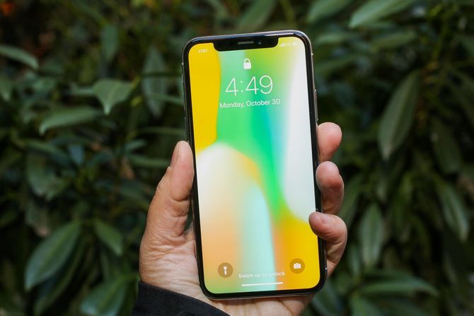 Mỹ: Thanh thiếu niên thích iPhone X, người lớn thích Galaxy S8
