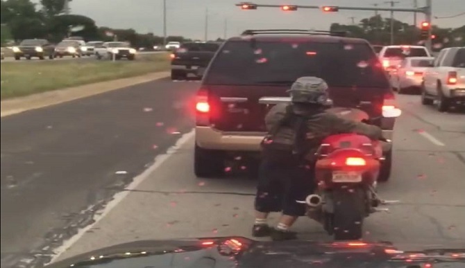 Ai nói chân dài mới được đi xe phân khối lớn?