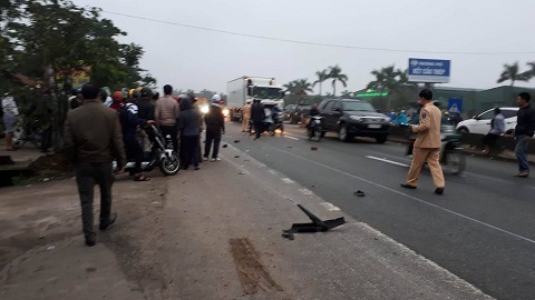 2 người đàn ông chết thảm dưới gầm xe tải