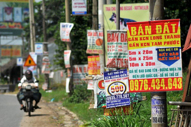 Cắm biển khuyến cáo không mua bán đất quanh sân bay Long Thành