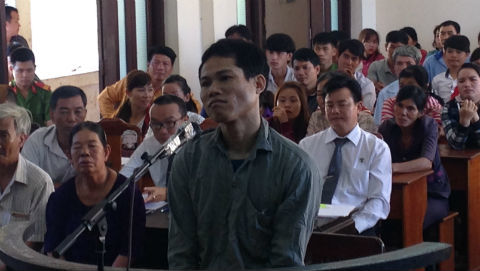 Bị bắt tạm giam vẫn cố sát bạn tù để bỏ trốn