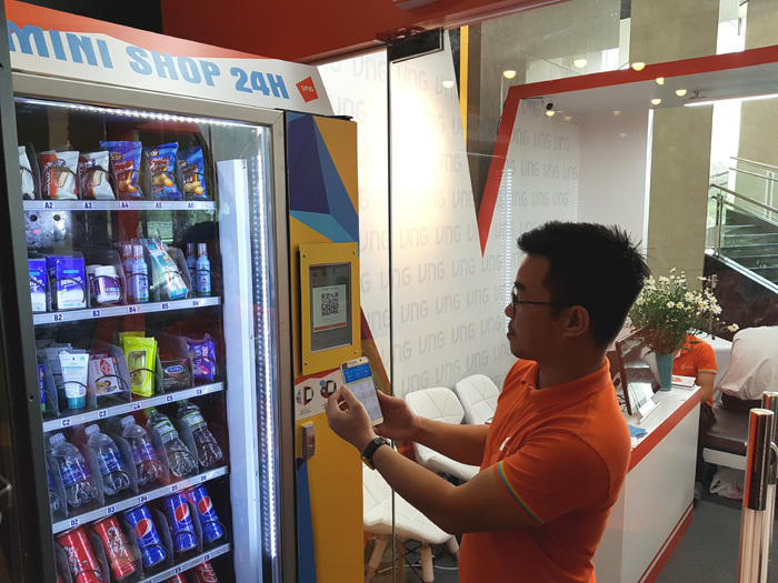 Mua nước, hát karaoke bằng Zalo Pay tại triển lãm ngày Internet VN