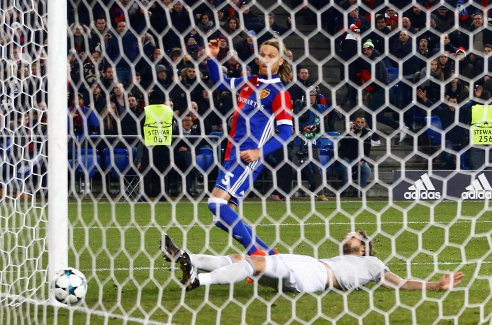 Vùng lên phút chót, Basel đánh gục MU