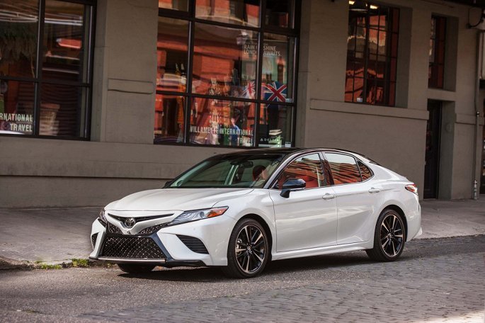 Toyota ra mắt Camry 2018 rẻ khó tin: Giá gốc 476 triệu