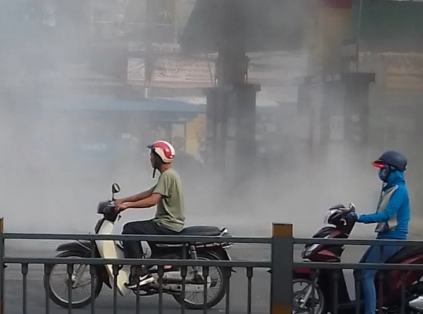 Cửa hàng xăng dầu Sài Gòn phát hỏa, nhiều người vứt xe tháo chạy