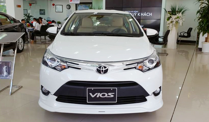 Camry 2018 rẻ bất ngờ, Toyota đồng loạt giảm giá ô tô vụ Tết