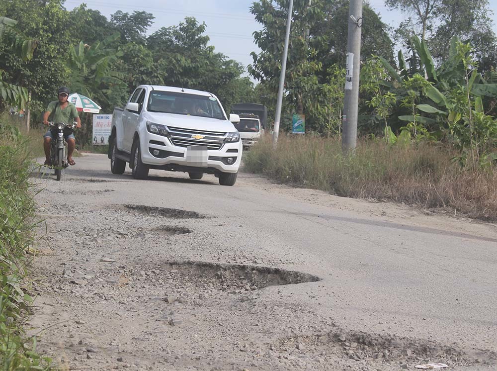 Ô tô lũ lượt né trạm thu phí BOT Cần Thơ