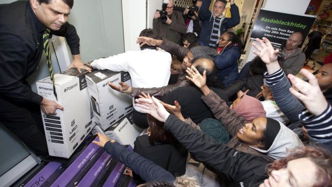 Những khoảnh khắc kinh dị ngày 'Thứ sáu đen'