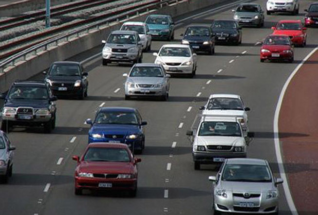 Giữ khoảng cách thế nào cho an toàn khi lái xe?