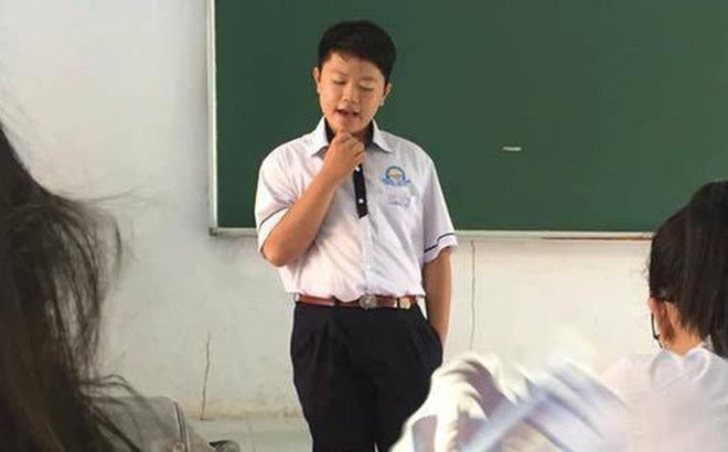 Nam sinh lớp 11 hát ‘Từ hôm nay’ của Chi Pu tặng sinh nhật cô chủ nhiệm