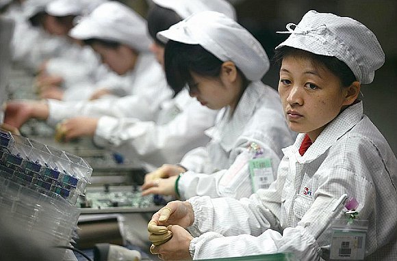Foxconn bị tố ép lao động học sinh tăng ca sản xuất iPhone X