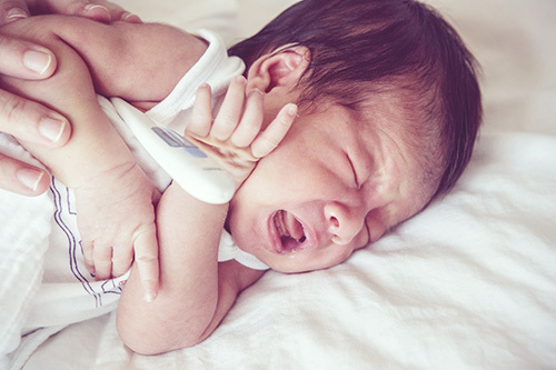 Bí kíp trong uống ngoài thoa cho bé hết ho, sổ mũi
