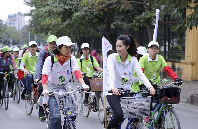 Hoa hậu Dương Thùy Linh cùng đạp xe vì Việt Nam xanh