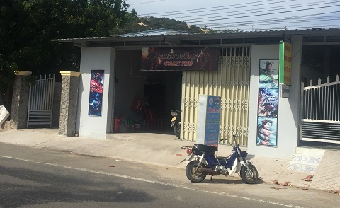 Thiếu niên đâm chết bạn trong tiệm internet