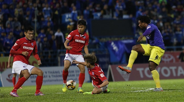 Than Quảng Ninh 0-1 Hà Nội: Oseni mở tỷ số phút 17