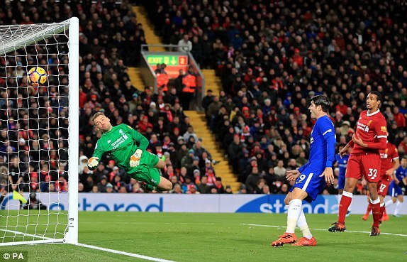 Liverpool đánh rơi chiến thắng trước Chelsea