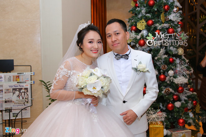 Ca sĩ Nhật Thủy Idol cưới chồng hơn 14 tuổi