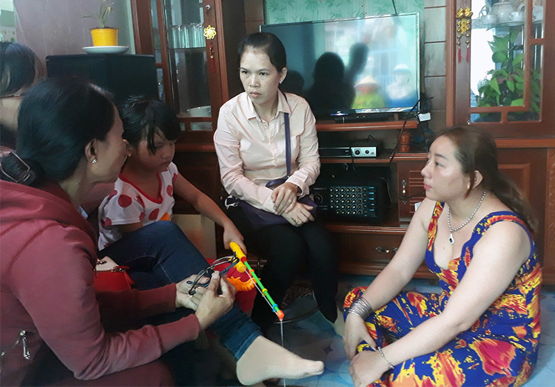 Tình tiết bất ngờ vụ bé gái nghi bị cha và mẹ kế bạo hành