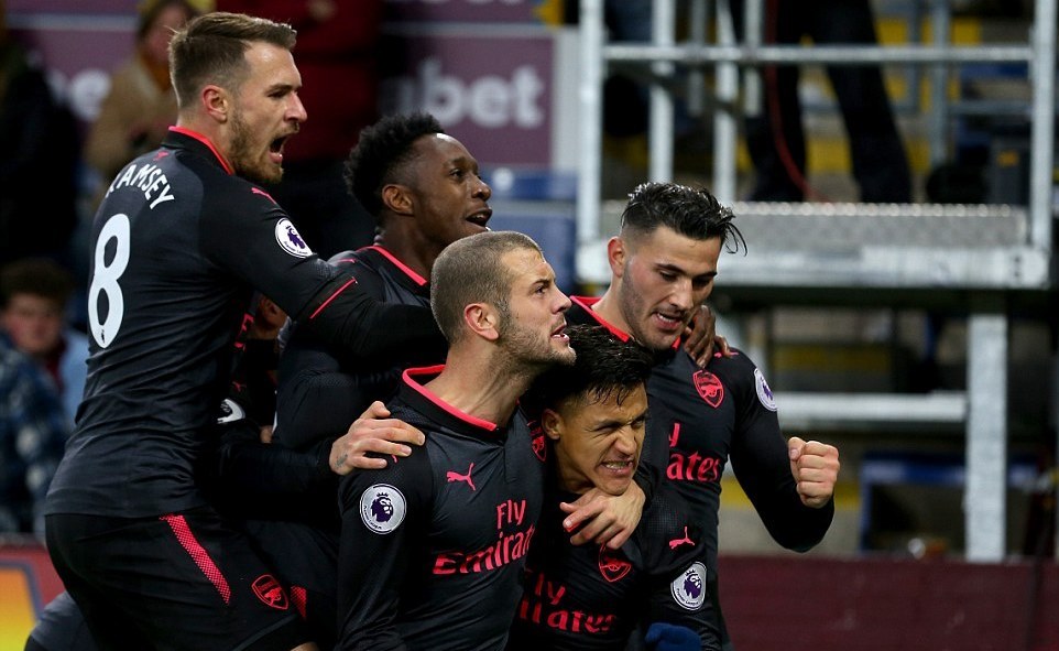 Sanchez ghi bàn phút 90+2, Arsenal chen chân vào top 4
