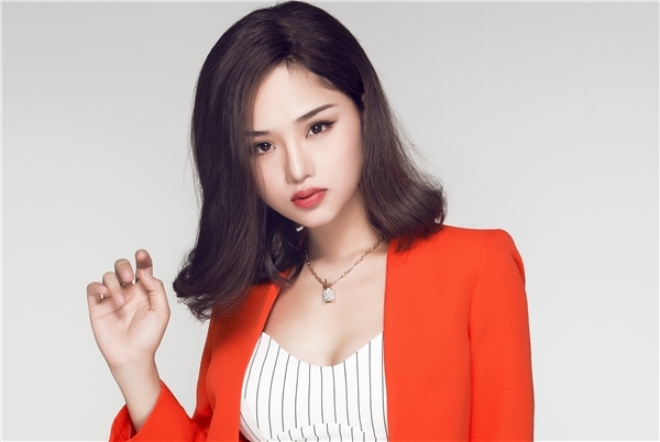 Nghệ sĩ khẩu chiến gay gắt vì phát ngôn ‘Miu Lê không phải ca sĩ’