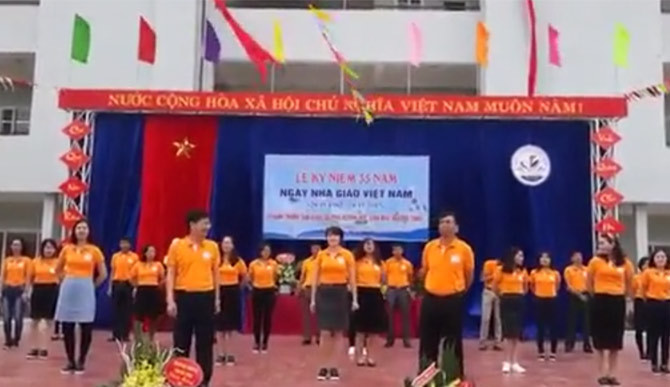 Thầy cô giáo nhảy