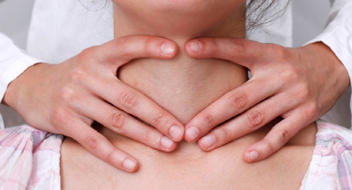 Khám sàng lọc ung thư tuyến giáp cho giáo viên Hà Nội