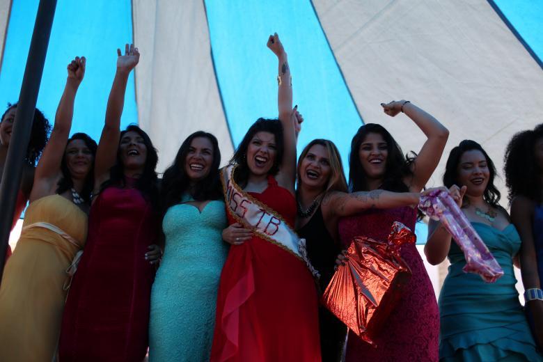 Các mỹ nhân trại giam đọ sắc