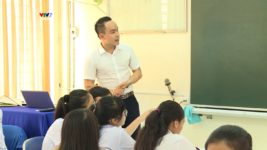 Thầy giáo dạy Địa lý quên học trò vì 'người thứ 3'