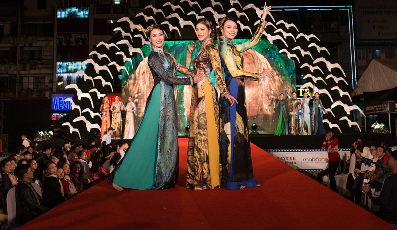 BST áo dài 'Di sản trong lòng đất' ra mắt khán giả Đà Nẵng