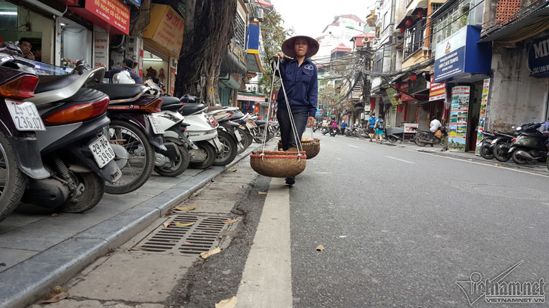 Hà Nội, nhìn từ cái vỉa hè: Thân phận đa đoan?