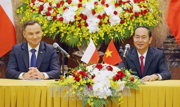Chủ tịch nước và Tổng thống Ba Lan chủ trì họp báo chung