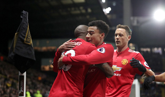 Đè bẹp Watford, MU phả hơi nóng vào gáy Man City